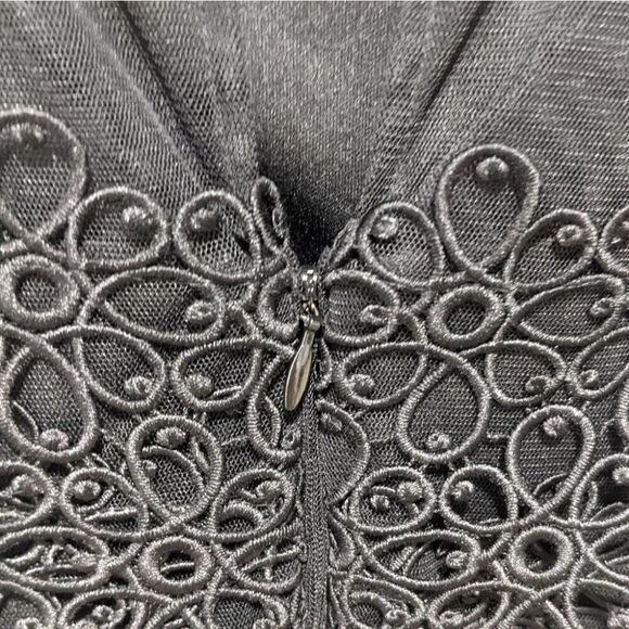 Js collections | Tiered lace cocktail dress - Picture 5 of 9